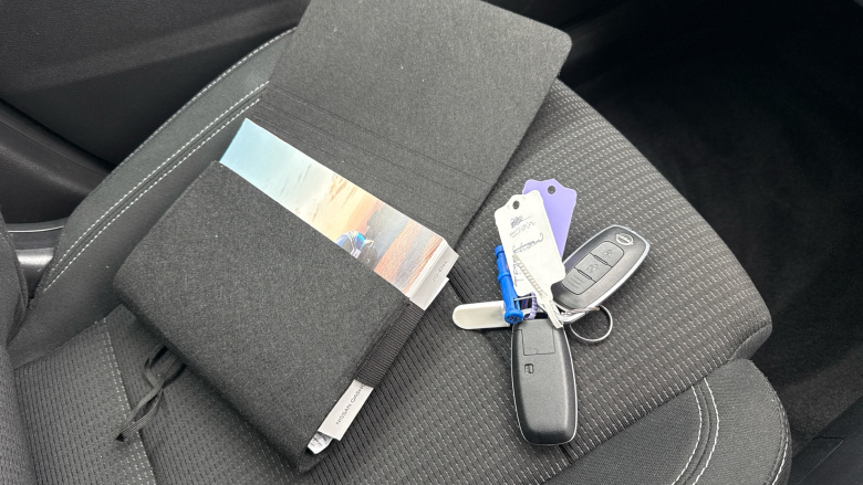 Nissan Qashqai 1.3 DiG-T MH Acenta Premium 5dr Petrol Hatchback